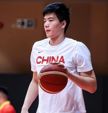 开云体育在线-比张镇麟还差！中国男篮逆转夜最失意之人：失误被换下仅出场30秒