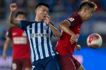 【独家】黄龙带走强龙！前国奥队长抵海口跟队浙江